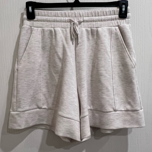 Varley Atrium High Rise Shorts - Picture 5 of 9